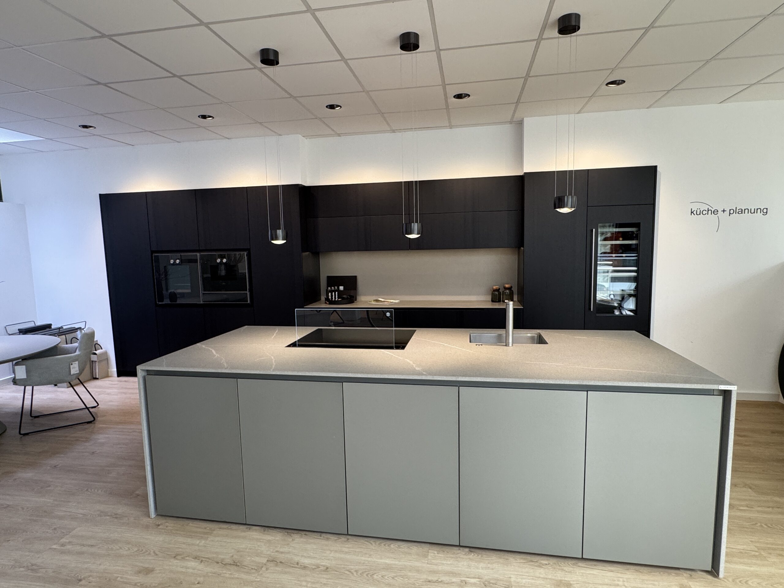 Eggersmann Luxusküche in Grafit Schwarz