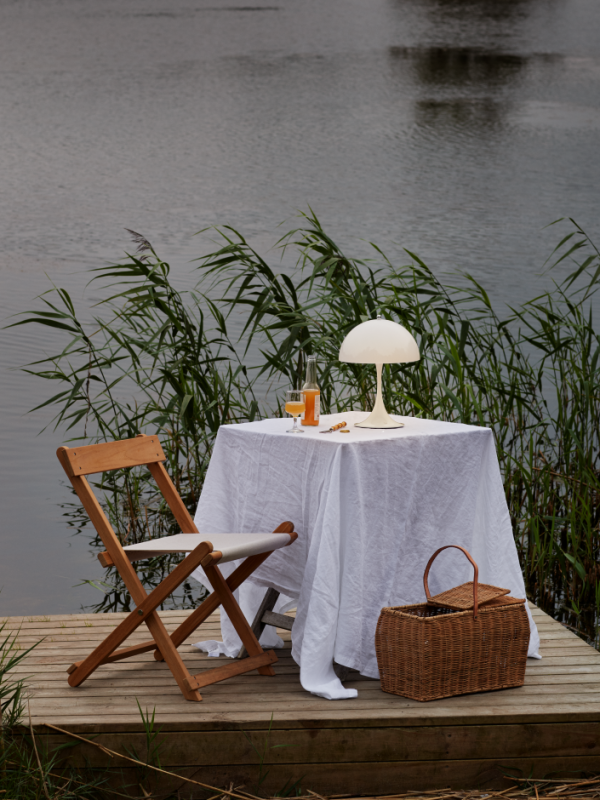 Louis Poulsen Panthella Portable lamping